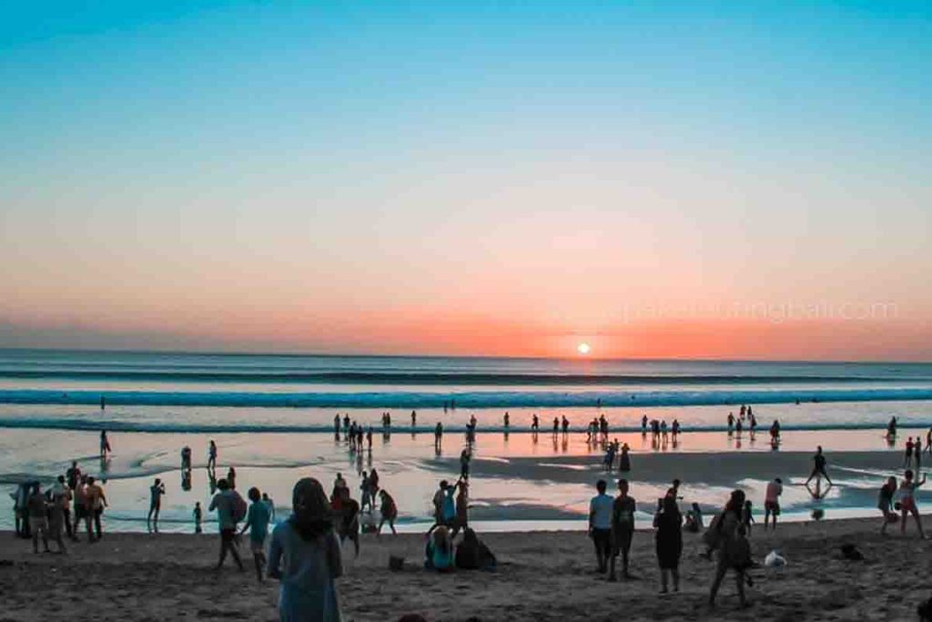 Pantai Kuta Bali dalam Itinerary Bali 5 Hari