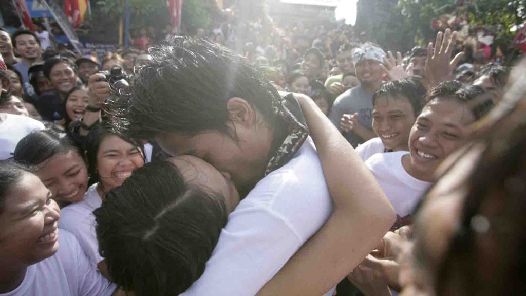 budaya bali unik 2026 tradisi omed omedan sesetan ritual penyatuan energi