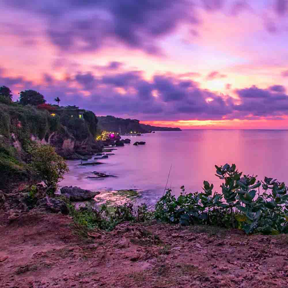 Pantai Tegal Wangi sebagai hidden gem Bali 2026 dengan kolam alami unik