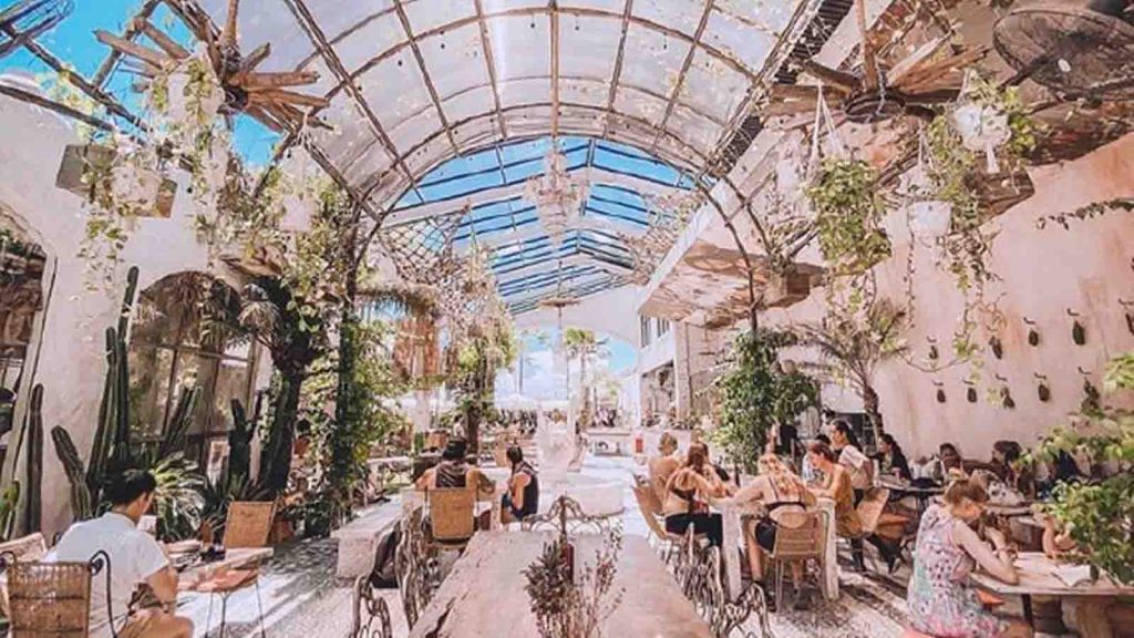 Crate Cafe Canggu termasuk kuliner Bali viral 2026 yang Instagramable