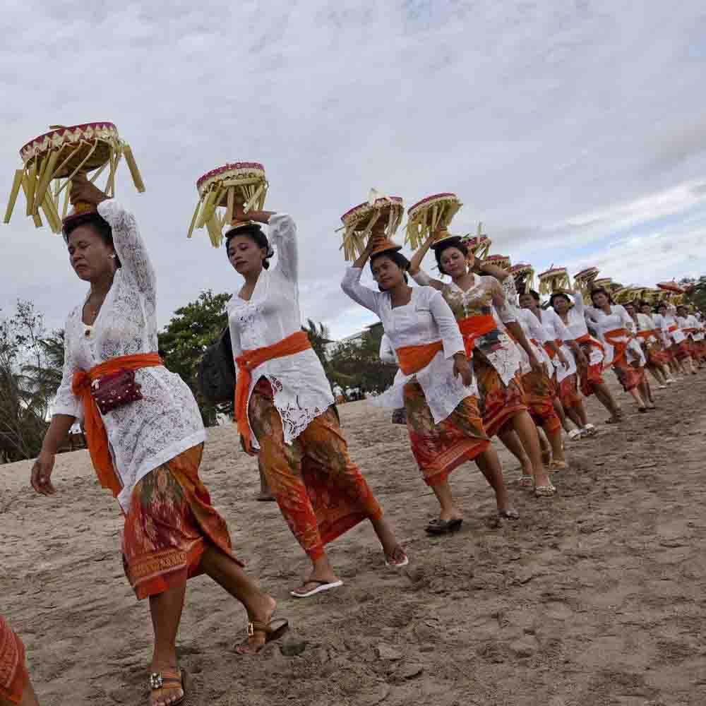 Upacara Melasti sebagai tradisi unik Bali sebelum Nyepi